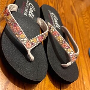 Skechers Women's Embellished Floral Flip Flops in Black and Pink